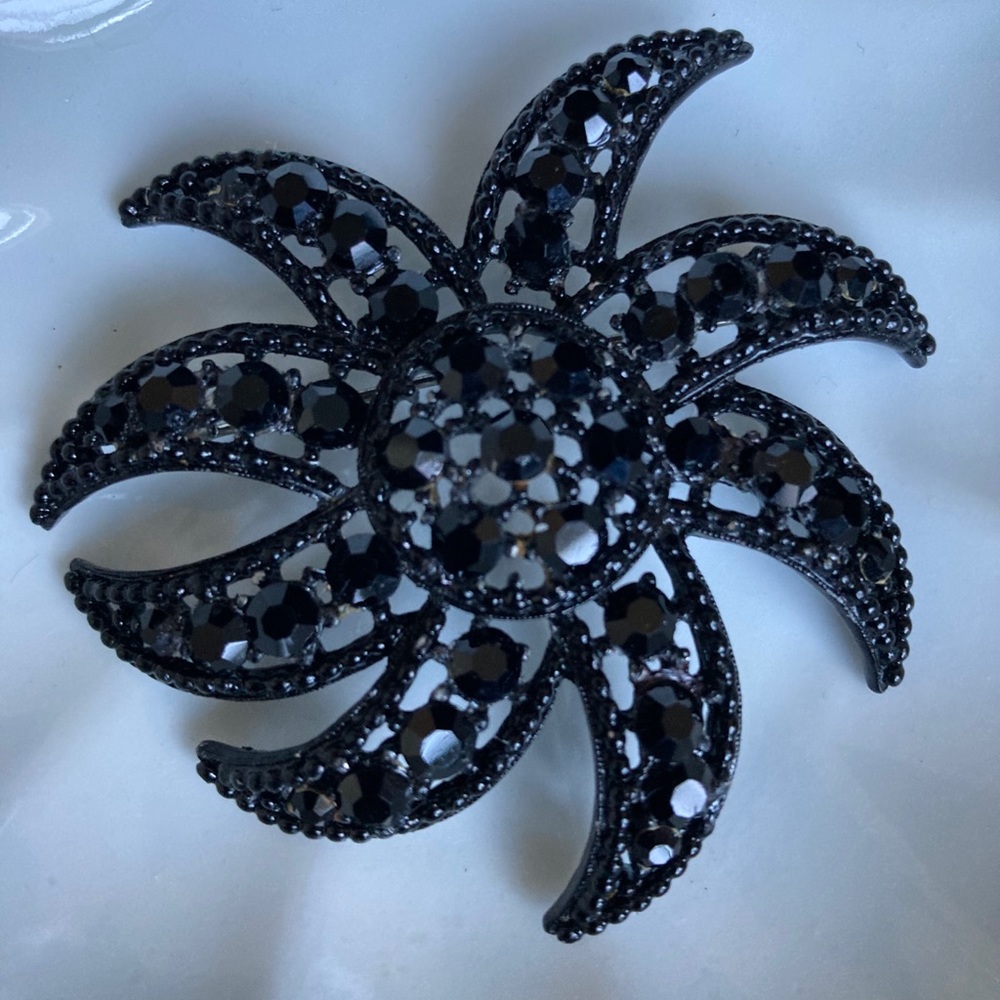 Vintage Weiss Black Rhinestone Brooch 2 1/2” - Picture 2 of 6